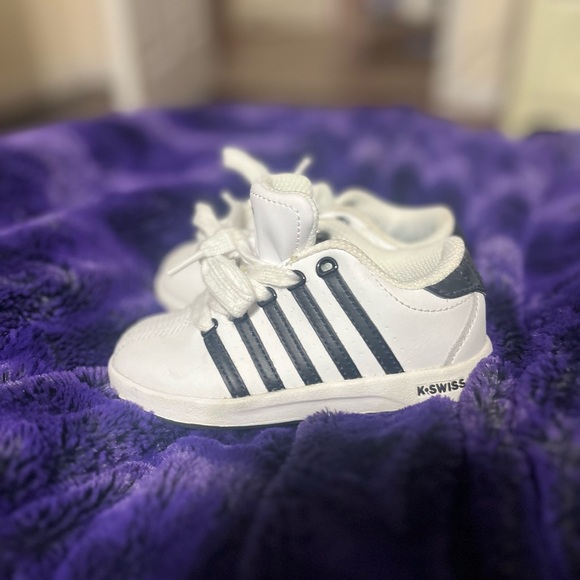 K-Swiss classic black and white shoes - Picture 2 of 3